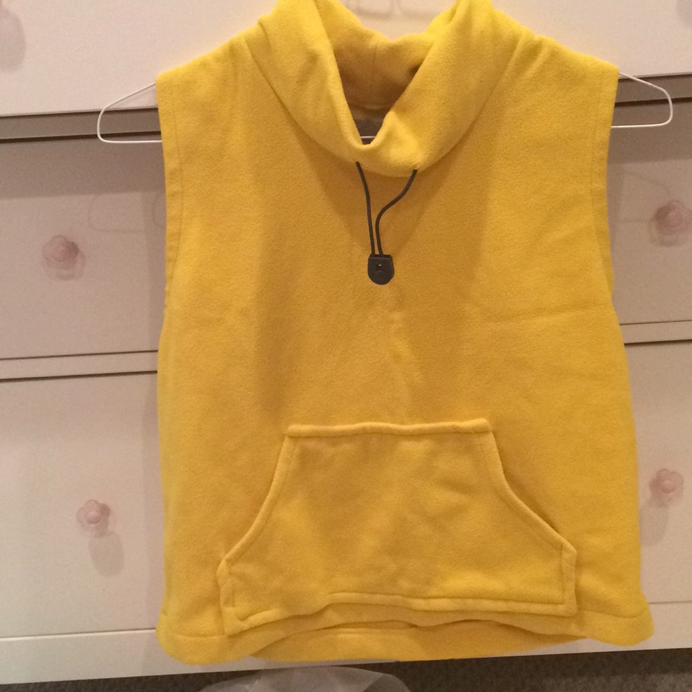 Yellow Club X body warmer . Juniors M